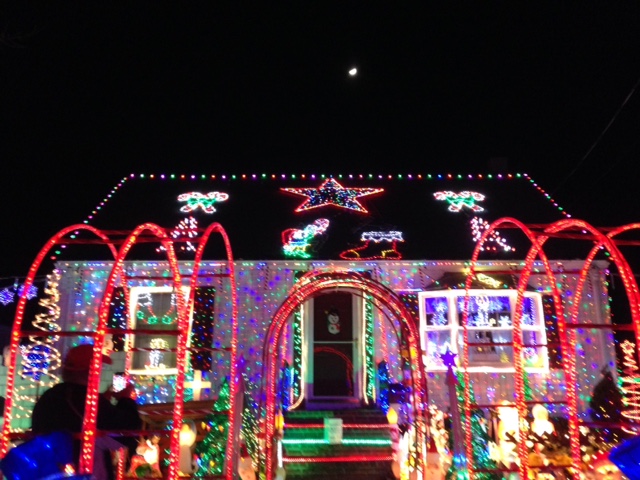 house decorated for Christmas Danvers MA neversaydiebeauty.com @redAllison