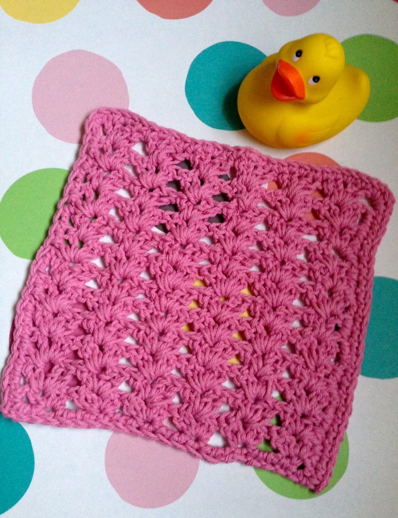 hot pink cotton crocheted shell stitch washcloth neversaydiebeauty.com