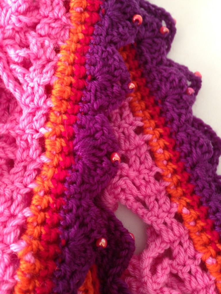 crochet-infinity-scarf-multi-border-bead-closeup