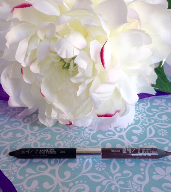 eyeliner pencil, neutral eyeliner