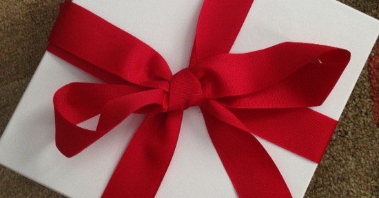 gift box neversaydiebeauty.com