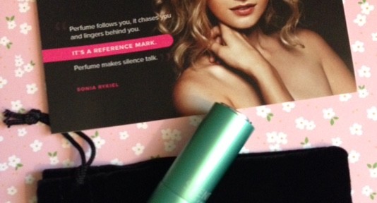 Scentbird perfume subscription service green purse spray neversaydiebeauty.com @redAllison