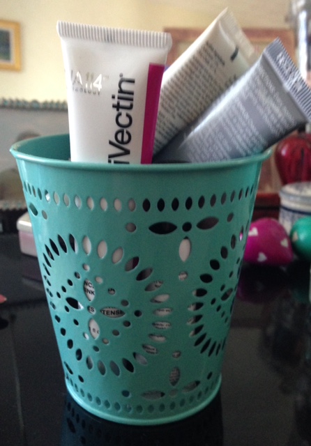 aqua, metal, cut-out storage cup neversaydiebeauty.com @redAllison