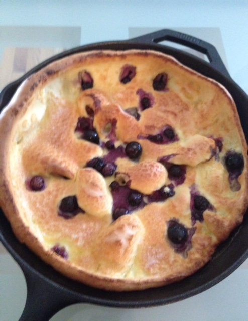 How to make a Dutch baby "pancake" with blueberries neversaydiebeauty.com @redAllison