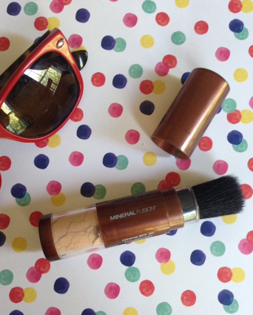 Mineral Fusion SPF 30 Sun Defense Brush-On Sun Defense, open to show brush neversaydiebeauty.com @redAllison