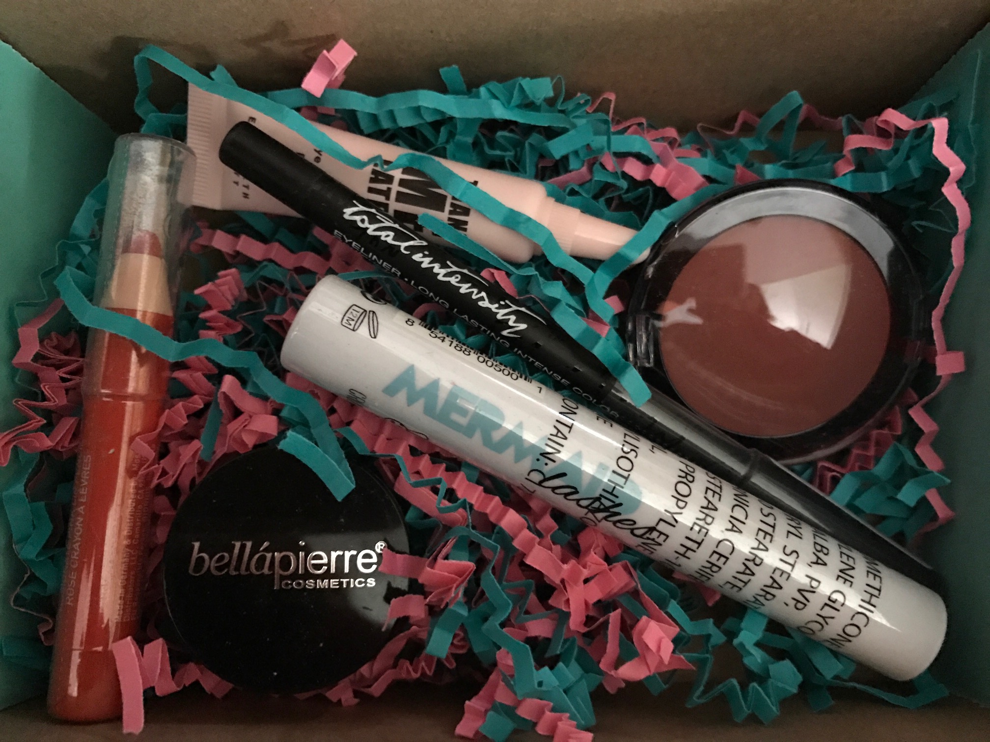 items in special $8 Beauty Box 5 box for Fall 2016 neversaydiebeauty.com