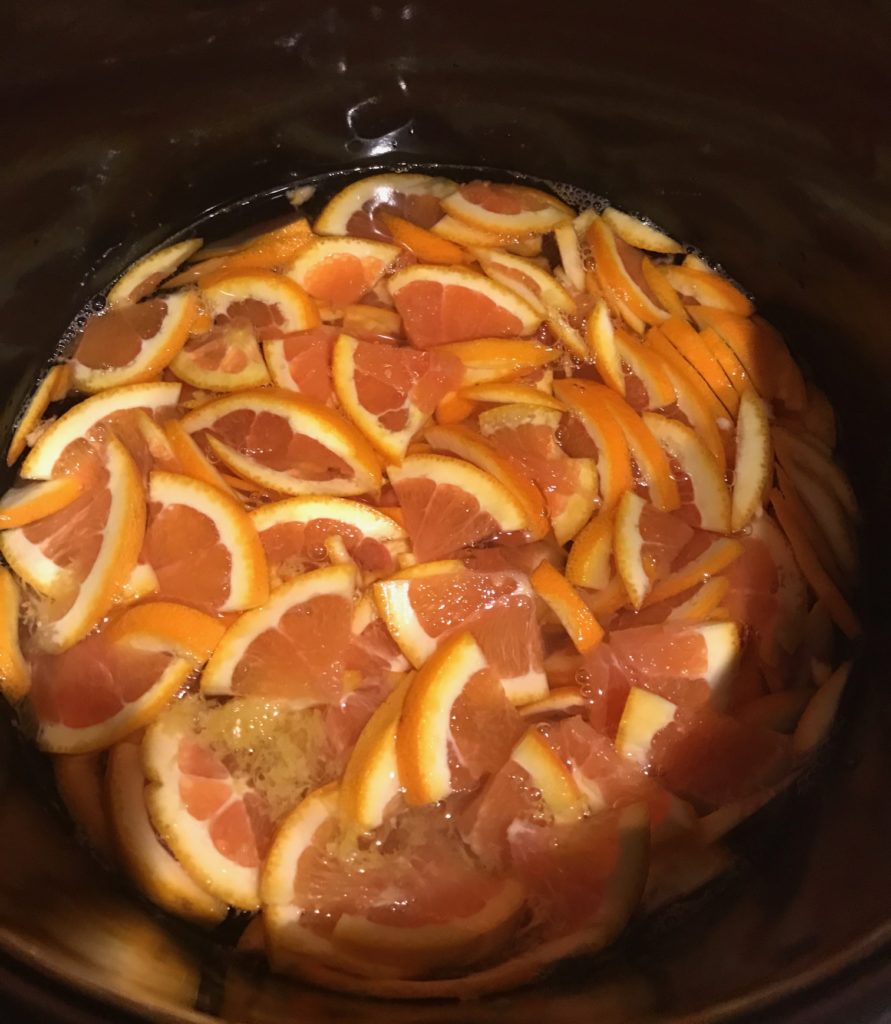 orange slices in pot with water to make orange marmalade, neversaydiebeauty.com