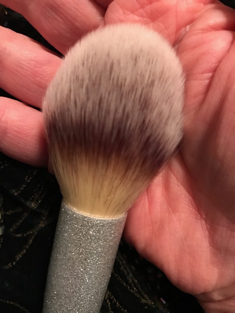 powder brush from IT Cosmetics for Ulta All That Glitters brush set, neversaydiebeauty.com