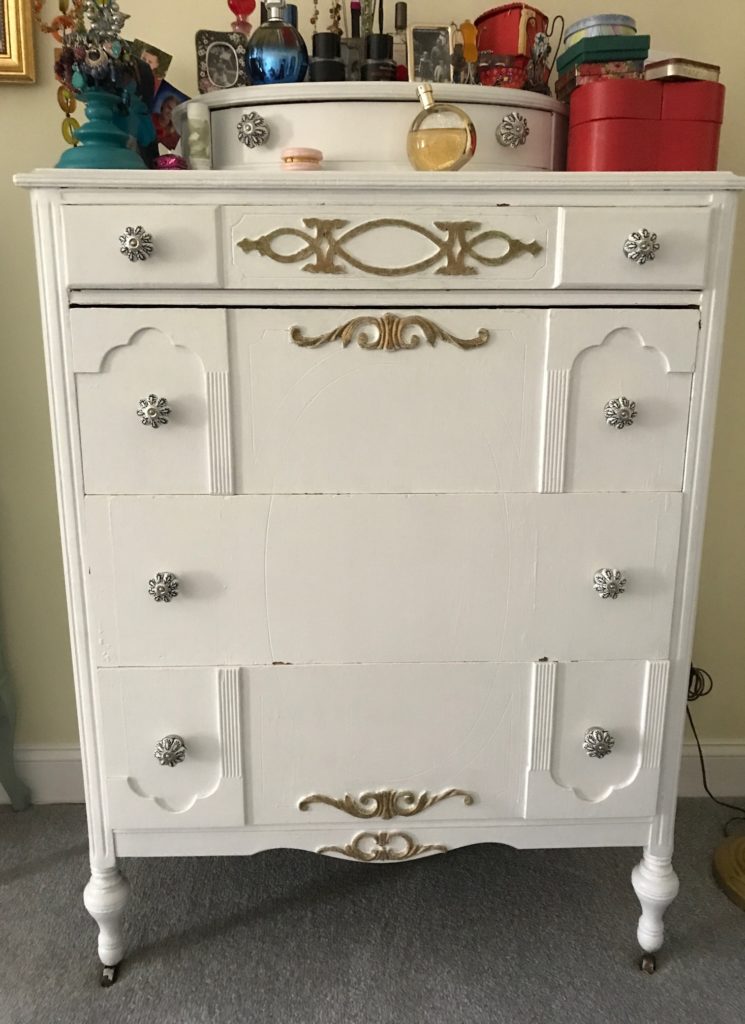 my old dresser with new drawer pulls, neversaydiebeauty.com