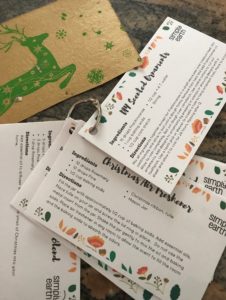 Simply Earth recipe ring with holiday gift card, neversaydiebeauty.com