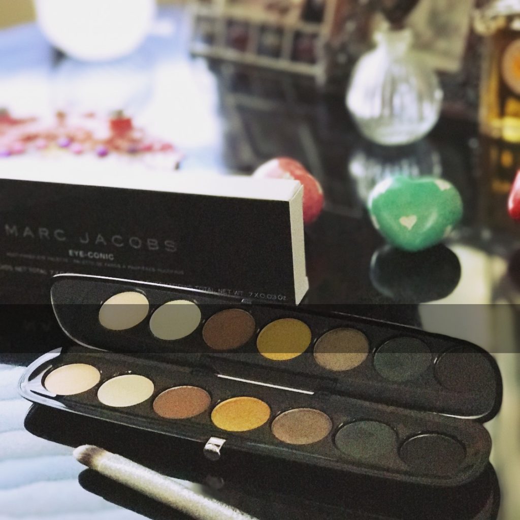 Marc Jacobs Eye-Conic Edgitorial shadow palette open on my vanity, neversaydiebeauty.com