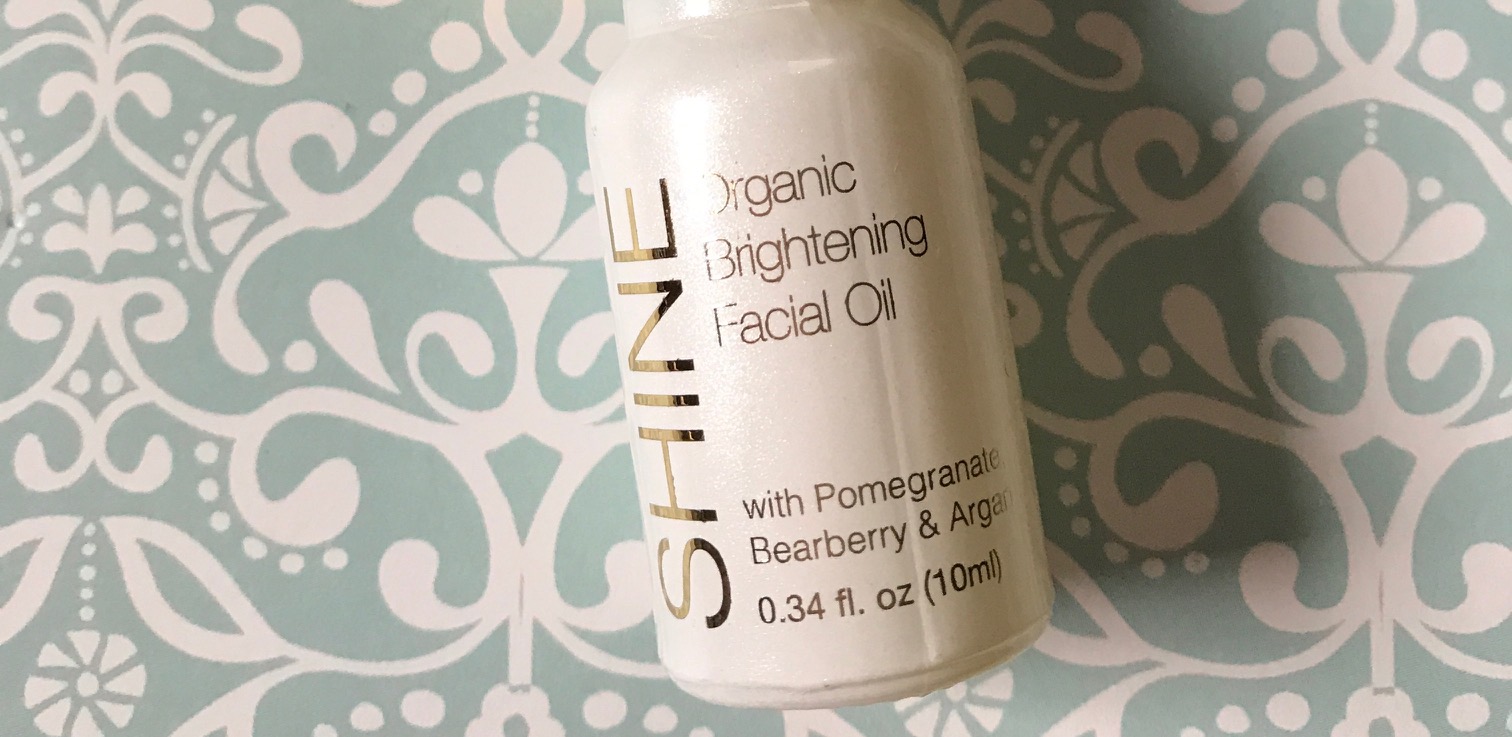 closeup bottle of Shine Brightening Oil, neversaydiebeauty.com