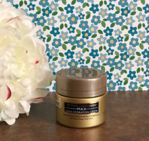 RoC-Retinol-Correxion MAX Daily Hydration Creme jar, neversaydiebeauty.com