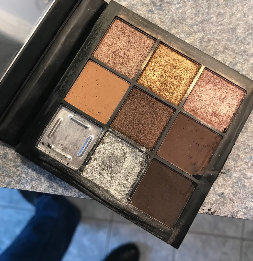 my Huda Beauty Smokey Obsessions palette without the black matte shadow that broke apart, neversaydiebeauty.com