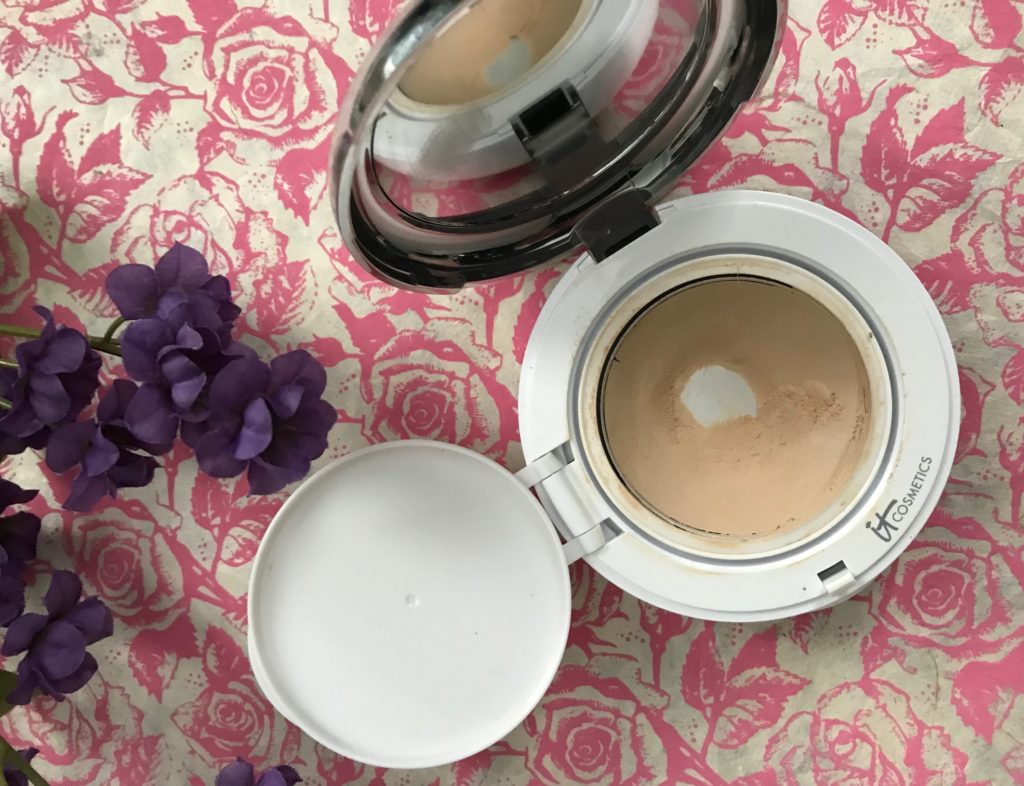 hitting pan on IT Cosmetics Confidence In A Compact, neversaydiebeauty.com