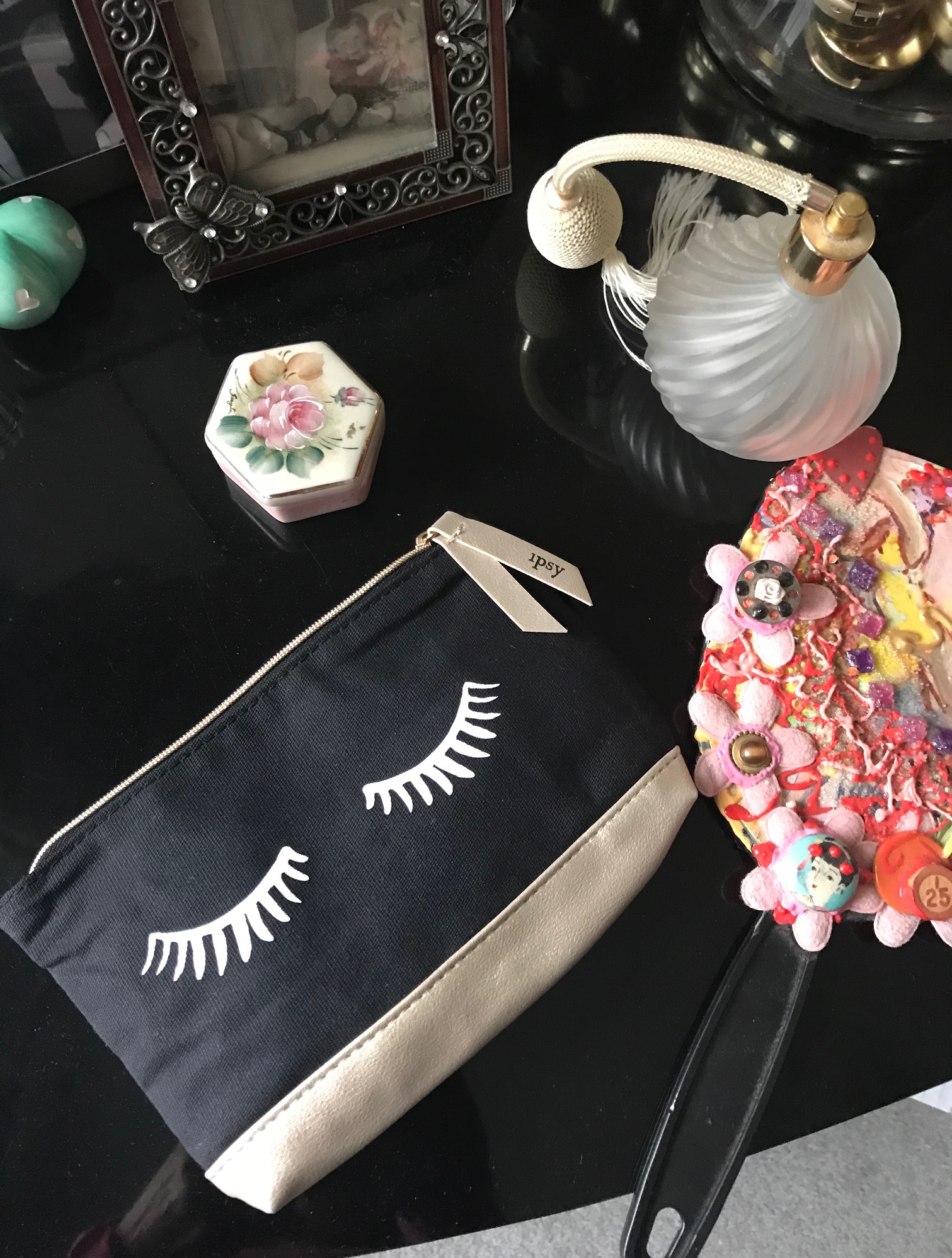 Ipsy glam bag, September 2018, black and gold, neversaydiebeauty.com