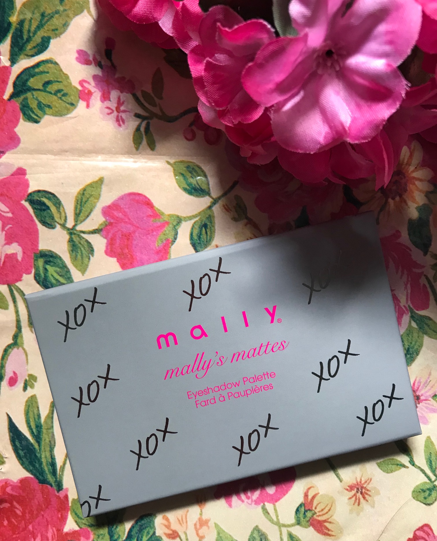 Mally's Mattes Eyeshadow Palette, sturdy grey cardboard with the name in pink, neversaydiebeauty.com