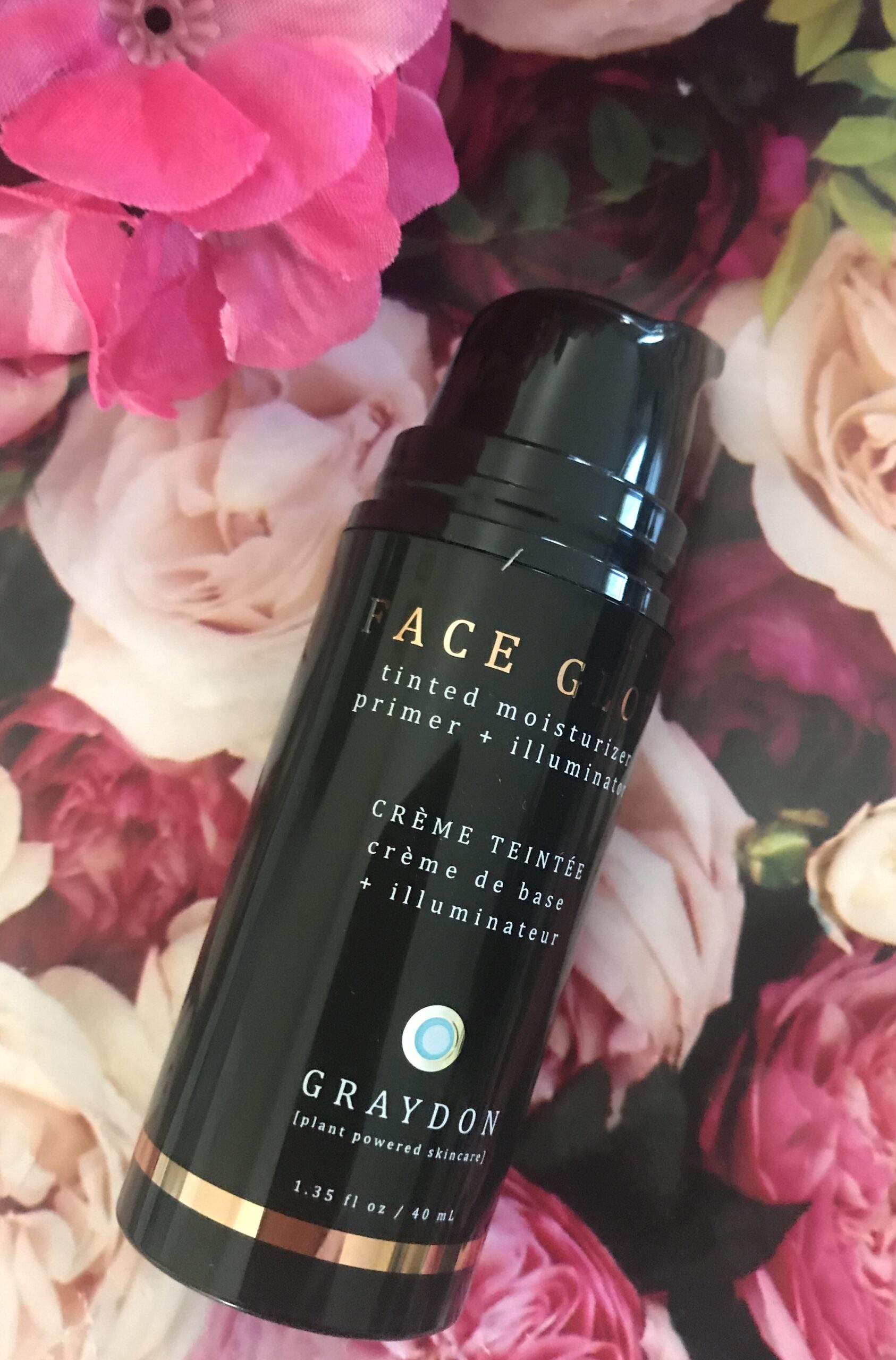 black plastic pump bottle of Graydon Face Glow